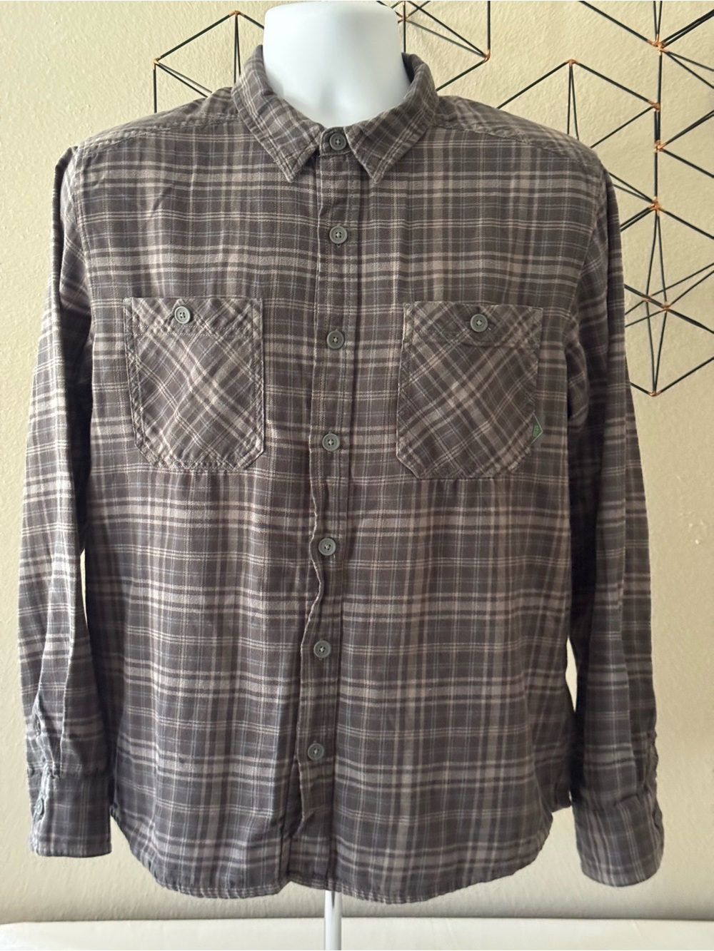 STIO Organic Cotton Lightweight Flannel Outdoor Shirt - Gray Plaid - Men’s M